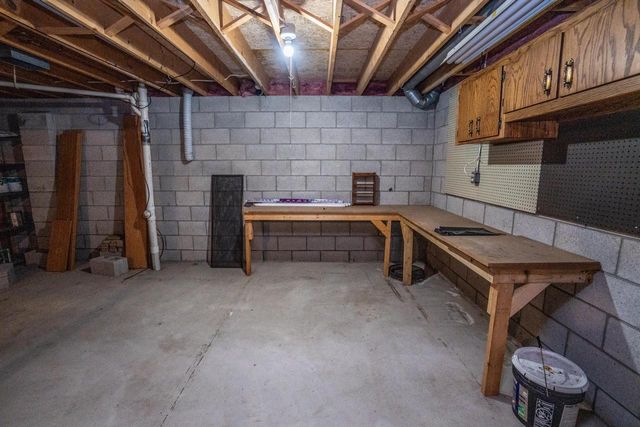 1925 Hilltop DRIVE, West Bend, WI 53095