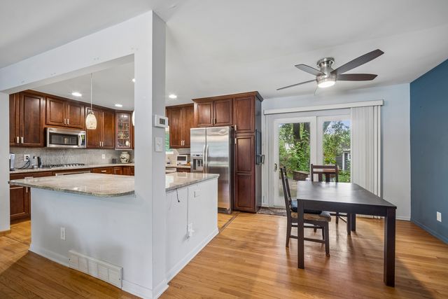 118 Dartmoor Drive, Crystal Lake, IL 60014