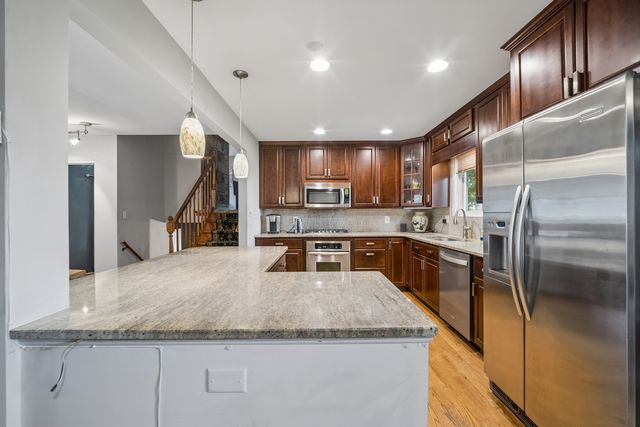 118 Dartmoor Drive, Crystal Lake, IL 60014