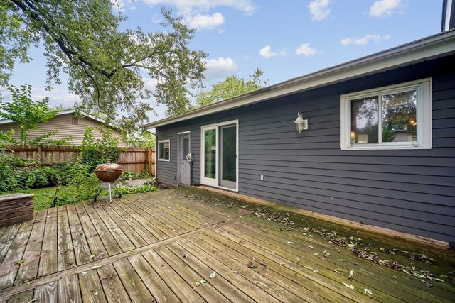 118 Dartmoor Drive, Crystal Lake, IL 60014