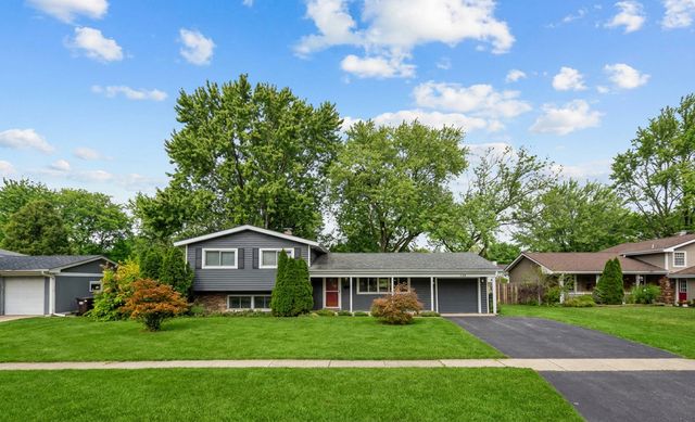 118 Dartmoor Drive, Crystal Lake, IL 60014