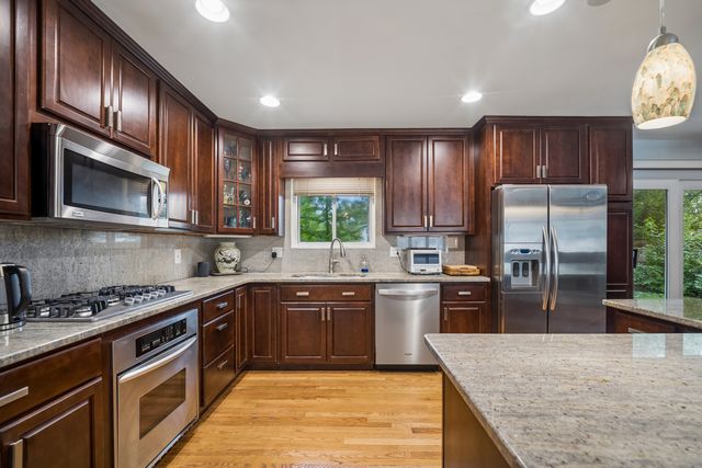 118 Dartmoor Drive, Crystal Lake, IL 60014