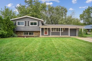 118 Dartmoor Drive, Crystal Lake, IL 60014