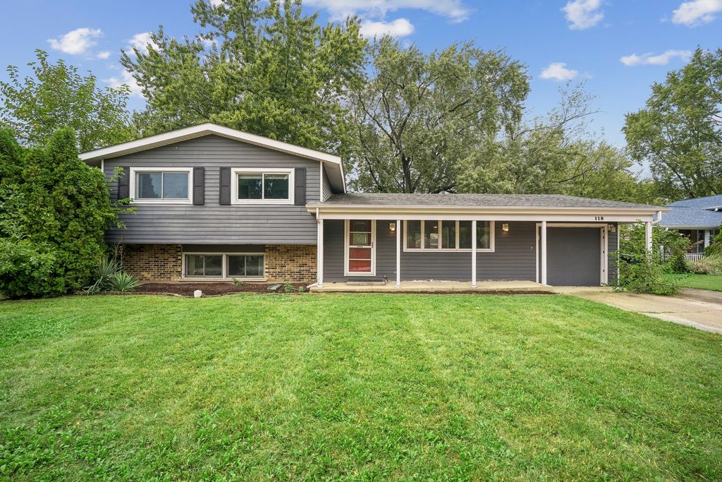 118 Dartmoor Drive, Crystal Lake, IL 60014