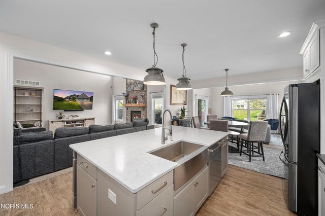 714 Delaware Drive, Perrysburg, OH 43551