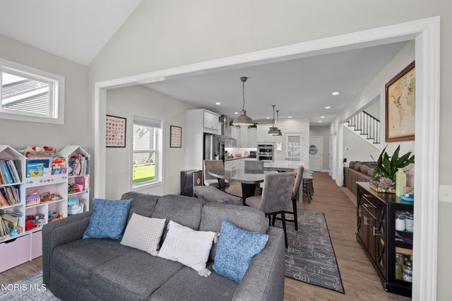 714 Delaware Drive, Perrysburg, OH 43551
