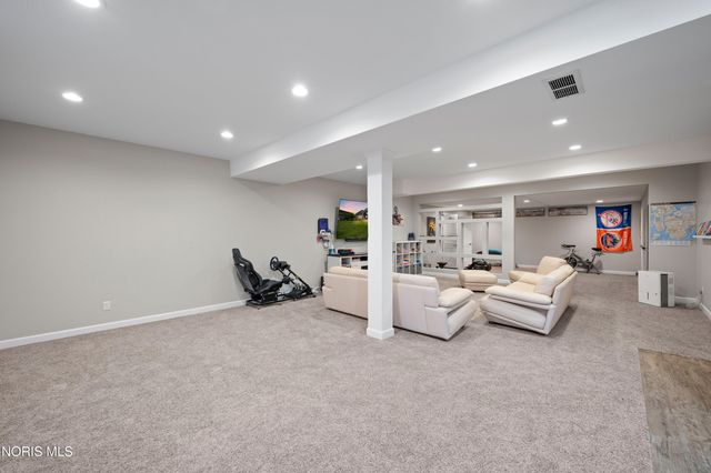 714 Delaware Drive, Perrysburg, OH 43551