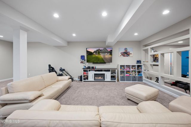 714 Delaware Drive, Perrysburg, OH 43551
