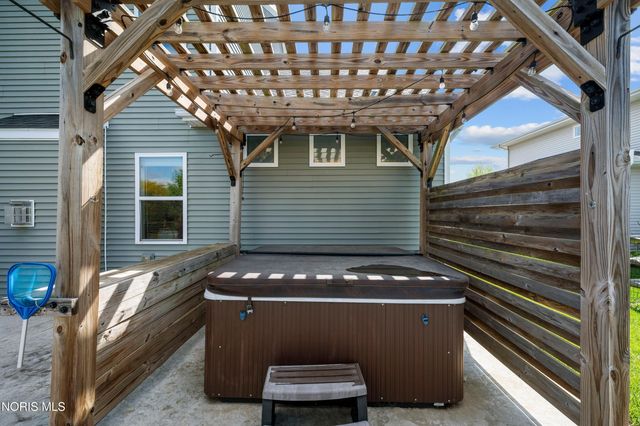 714 Delaware Drive, Perrysburg, OH 43551