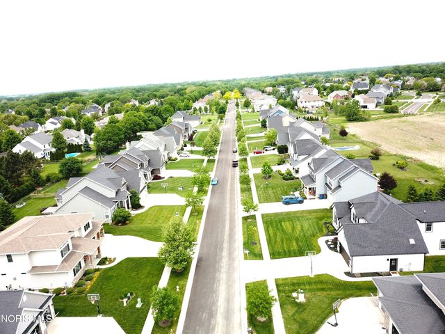 714 Delaware Drive, Perrysburg, OH 43551