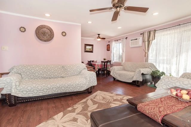 11810 S Komensky Avenue 101, Alsip, IL 60803