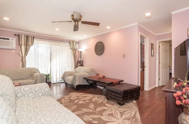 11810 S Komensky Avenue 101, Alsip, IL 60803