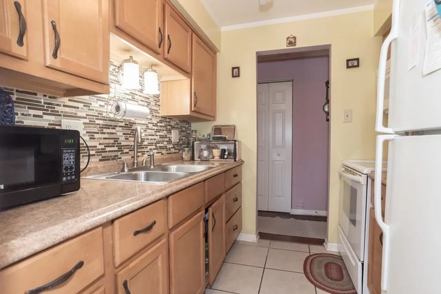 11810 S Komensky Avenue 101, Alsip, IL 60803