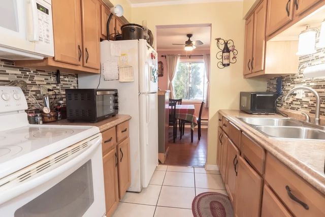 11810 S Komensky Avenue 101, Alsip, IL 60803