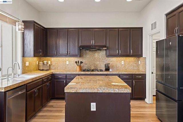 2466 Yosemite Way, Discovery Bay, CA 94505