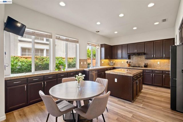 2466 Yosemite Way, Discovery Bay, CA 94505