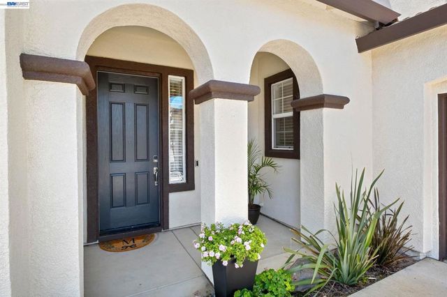 2466 Yosemite Way, Discovery Bay, CA 94505