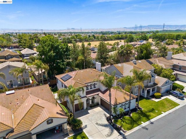 2466 Yosemite Way, Discovery Bay, CA 94505