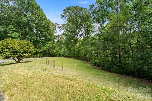 150 Mountain Laurel Lane, Fletcher, NC 28732