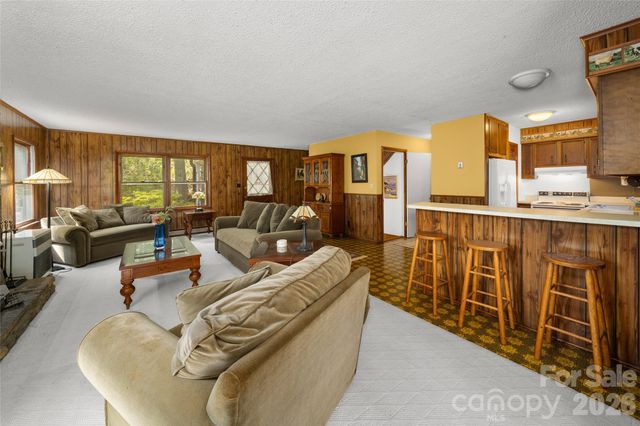 150 Mountain Laurel Lane, Fletcher, NC 28732
