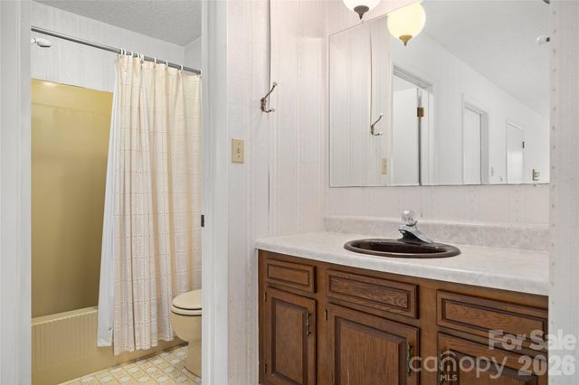 150 Mountain Laurel Lane, Fletcher, NC 28732