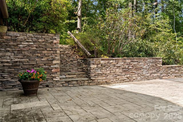 150 Mountain Laurel Lane, Fletcher, NC 28732