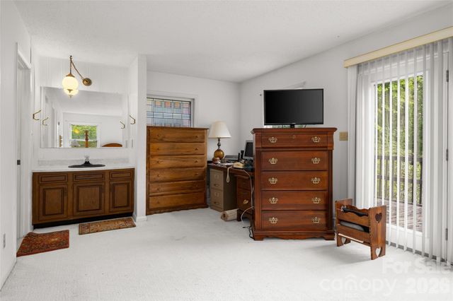 150 Mountain Laurel Lane, Fletcher, NC 28732