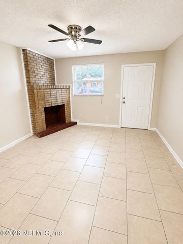 8067 PARENTAL Circle, Jacksonville, FL 32216