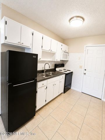 8067 PARENTAL Circle, Jacksonville, FL 32216