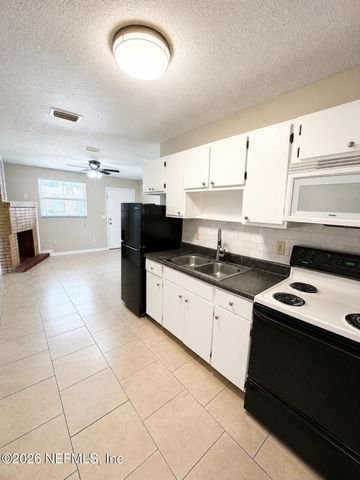 8067 PARENTAL Circle, Jacksonville, FL 32216