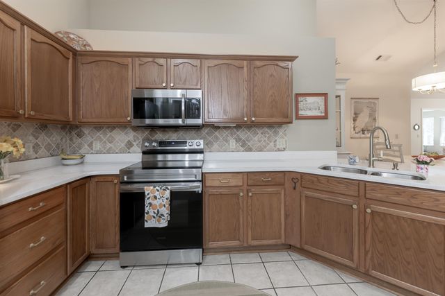 1925 APPLING OAKS CIR, Cordova, TN 38016