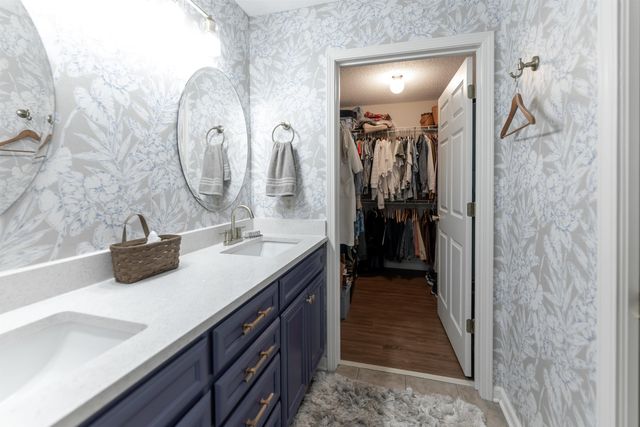 1925 APPLING OAKS CIR, Cordova, TN 38016