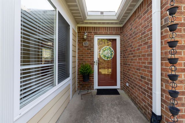 1925 APPLING OAKS CIR, Cordova, TN 38016