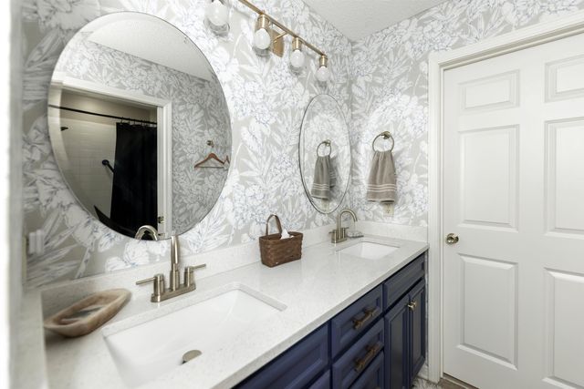 1925 APPLING OAKS CIR, Cordova, TN 38016