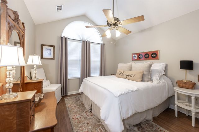 1925 APPLING OAKS CIR, Cordova, TN 38016
