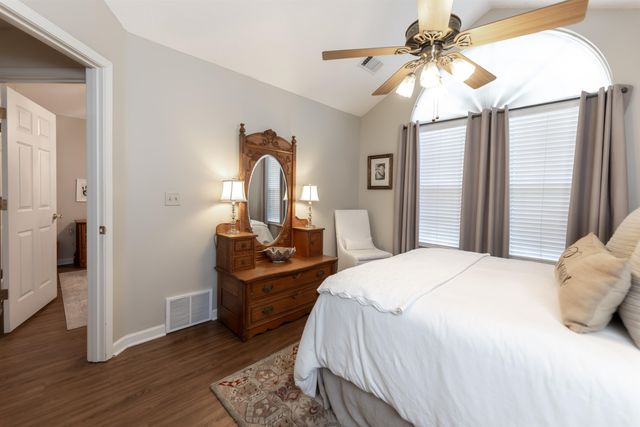 1925 APPLING OAKS CIR, Cordova, TN 38016