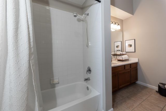 1925 APPLING OAKS CIR, Cordova, TN 38016