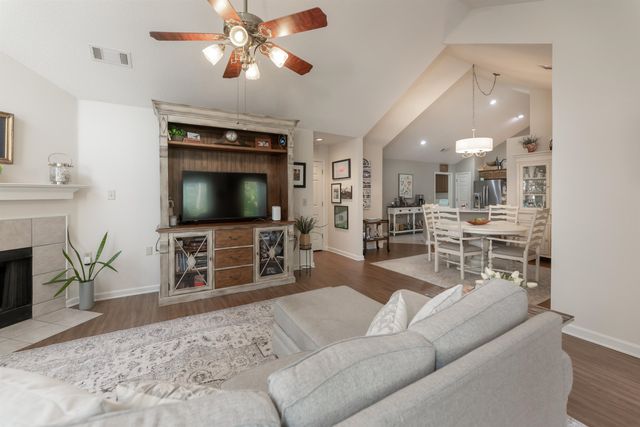 1925 APPLING OAKS CIR, Cordova, TN 38016