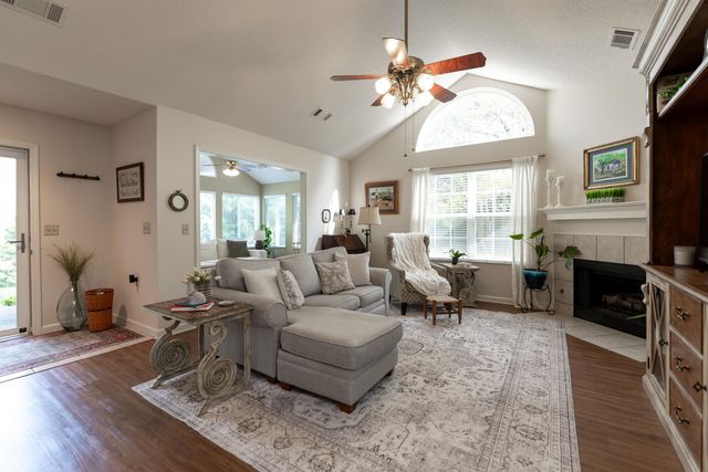 1925 APPLING OAKS CIR, Cordova, TN 38016