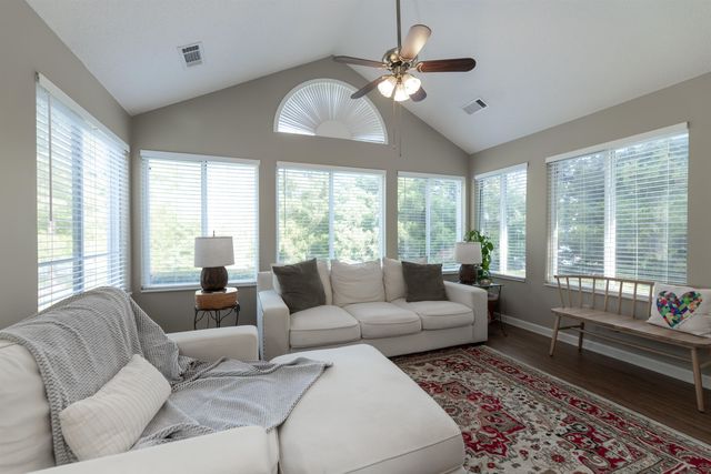 1925 APPLING OAKS CIR, Cordova, TN 38016