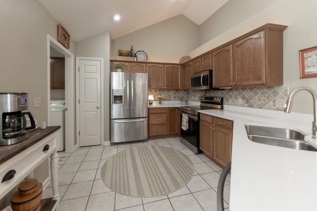 1925 APPLING OAKS CIR, Cordova, TN 38016