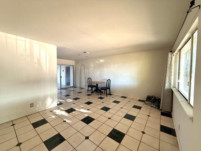 6917 Briggs Dr, Sacramento, CA 95828