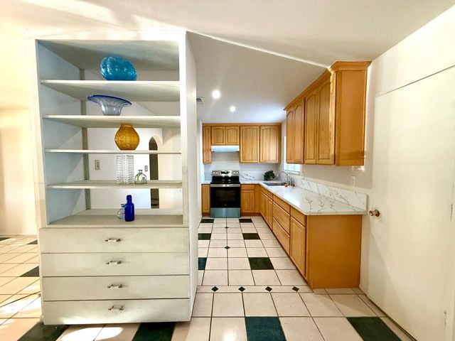 6917 Briggs Dr, Sacramento, CA 95828