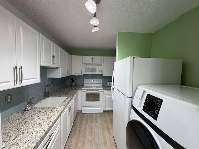 2520 Pansey Lane D, Delray Beach, FL 33445