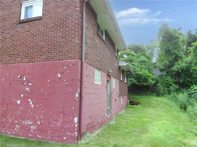 571 Grove Rd, Penn Hills, PA 15147