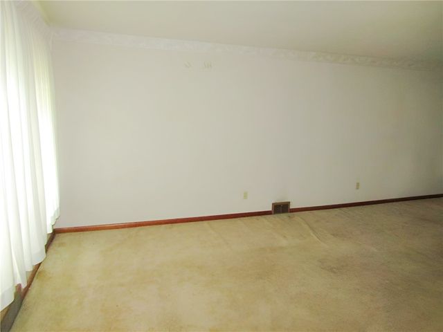 571 Grove Rd, Penn Hills, PA 15147