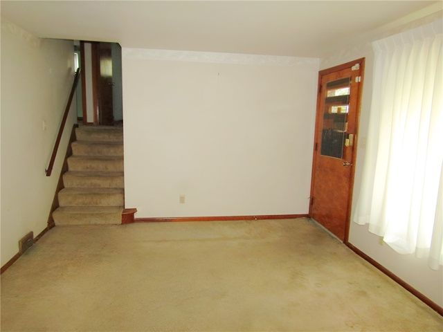 571 Grove Rd, Penn Hills, PA 15147