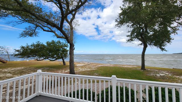 197 Pamlico Parkway, Beaufort, NC 28516