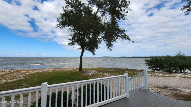 197 Pamlico Parkway, Beaufort, NC 28516