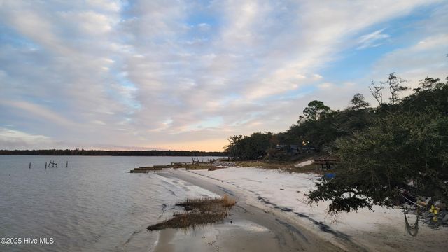 197 Pamlico Parkway, Beaufort, NC 28516